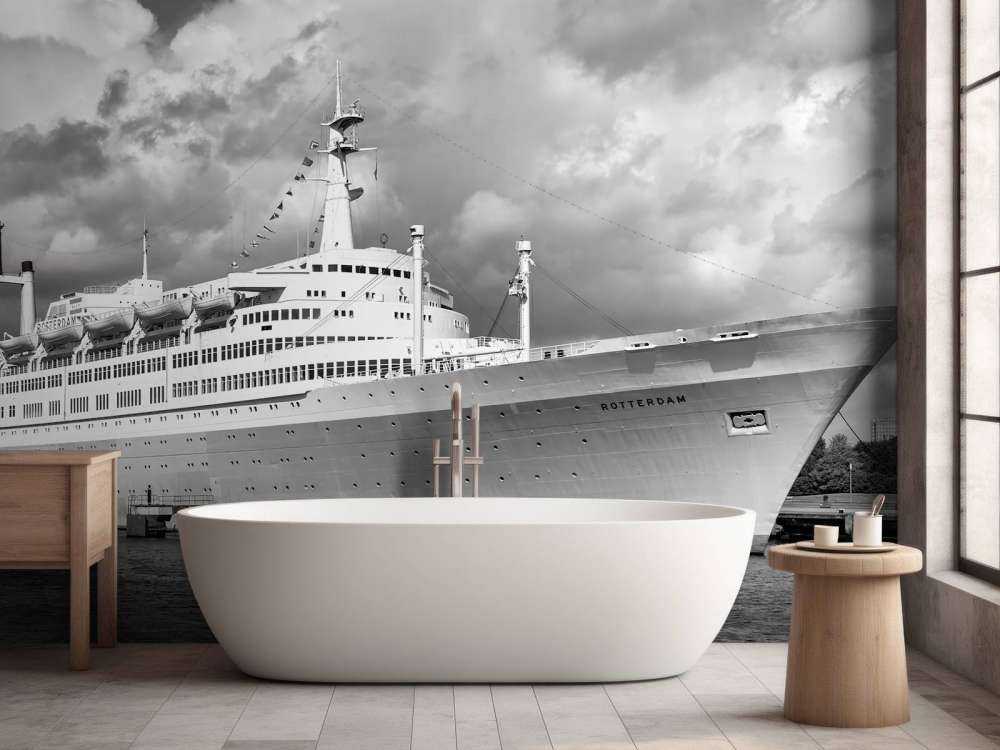 Timeless ocean classic in black and white