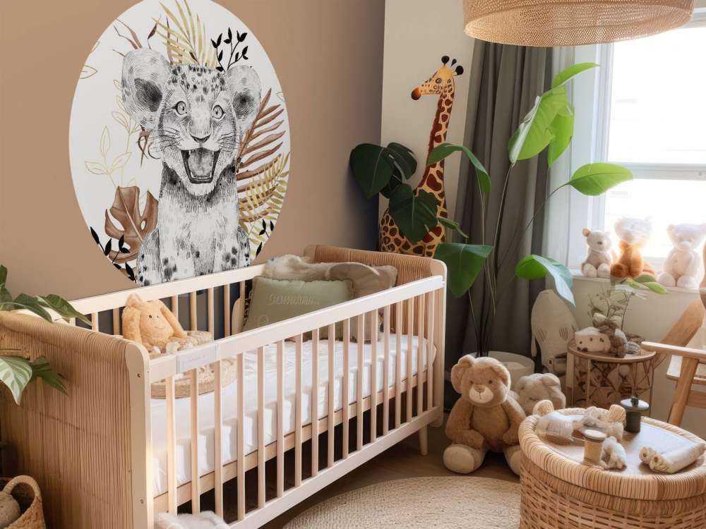 Brown and gold leafed lion cub