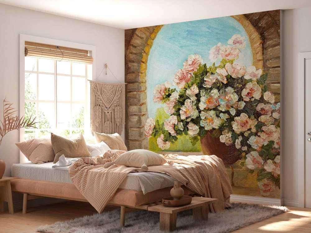 Pot bloemen op een vensterbank