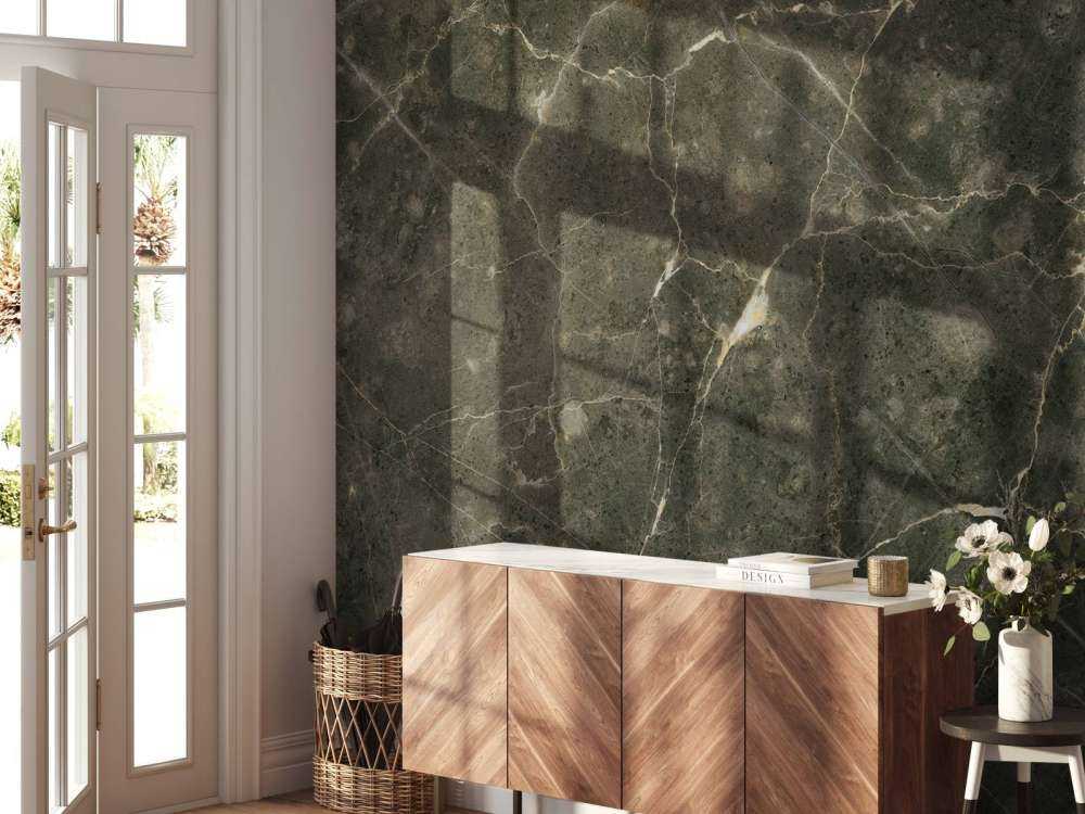 Marble with coarse structure