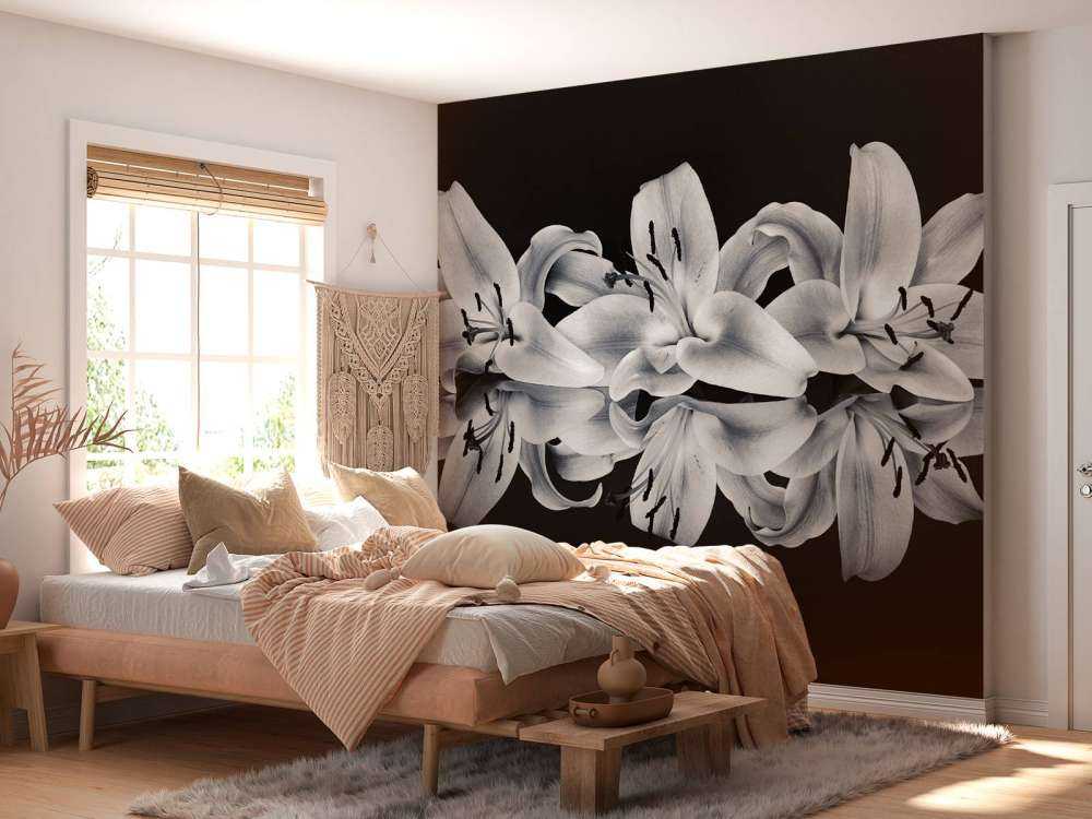 Flowers black and white