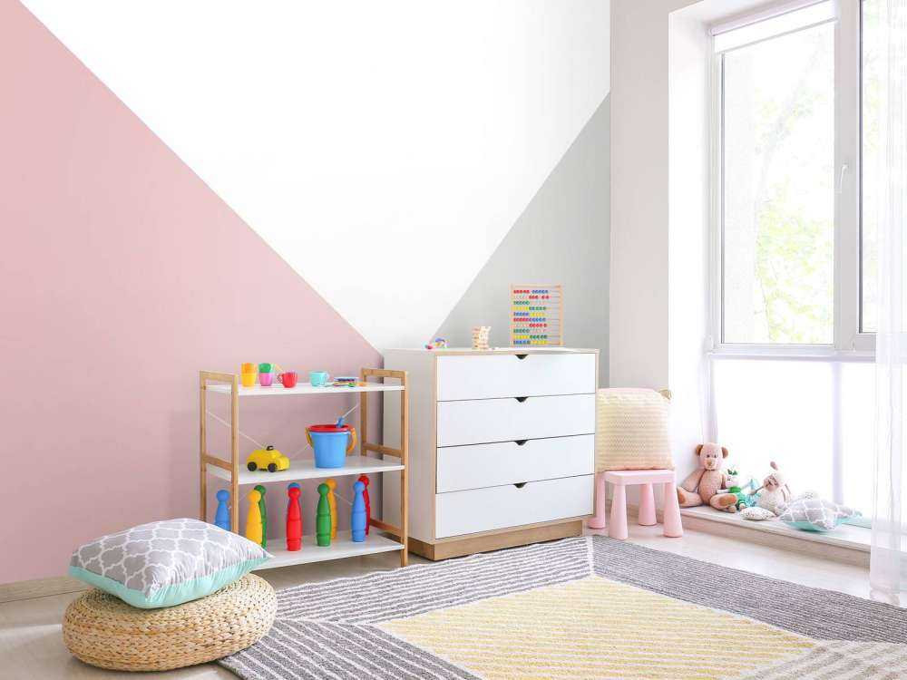 Pink and grey triangles
