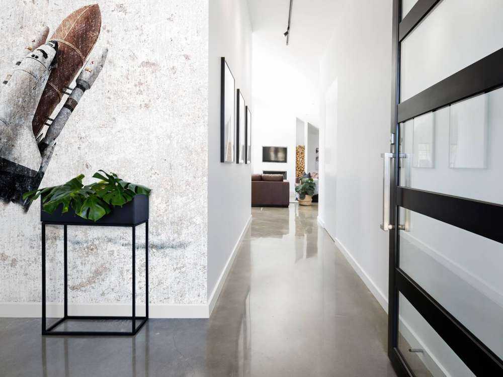 Spaceshuttle on concrete