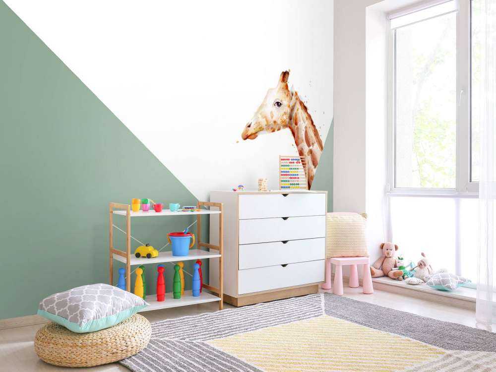 Green triangles with giraffe