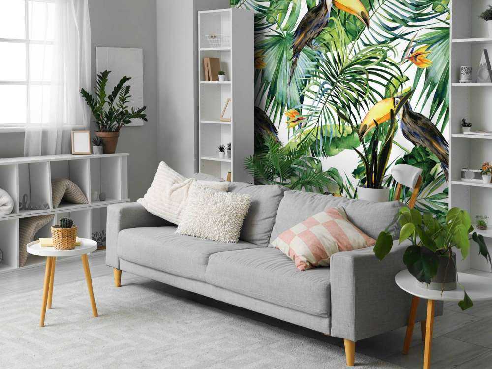 Toucan between the leaves