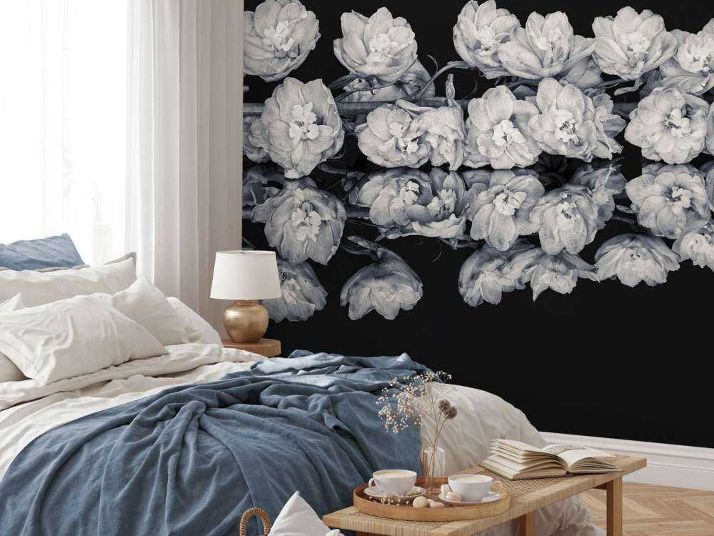 Weerspiegeling bloemen zwart-wit