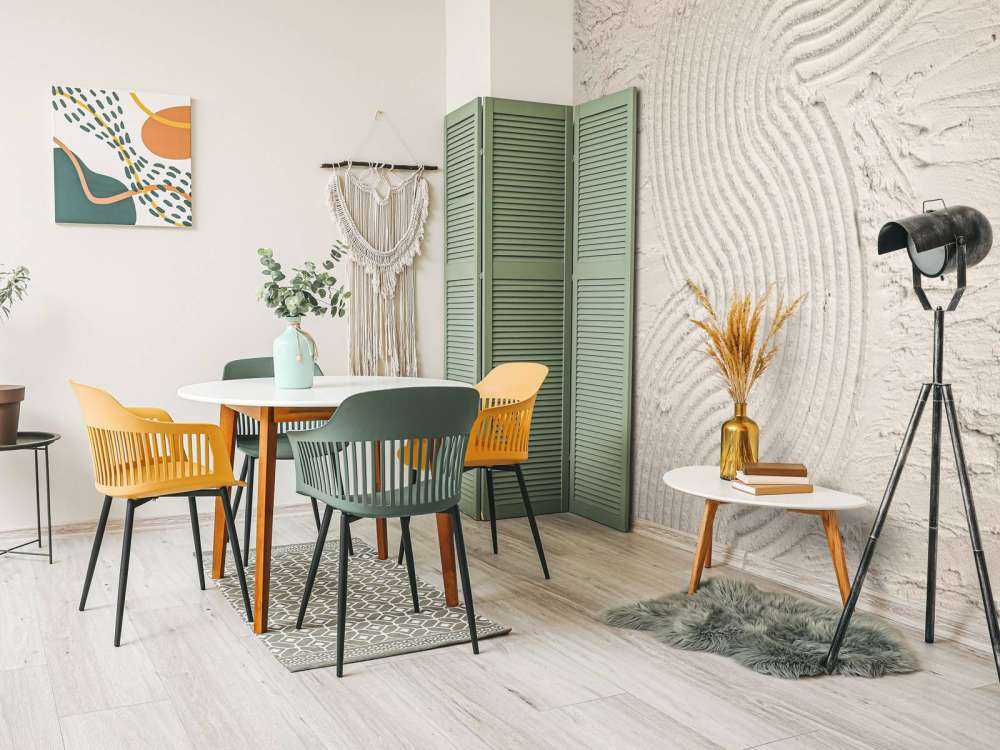 Organic lines and structures hem in linen