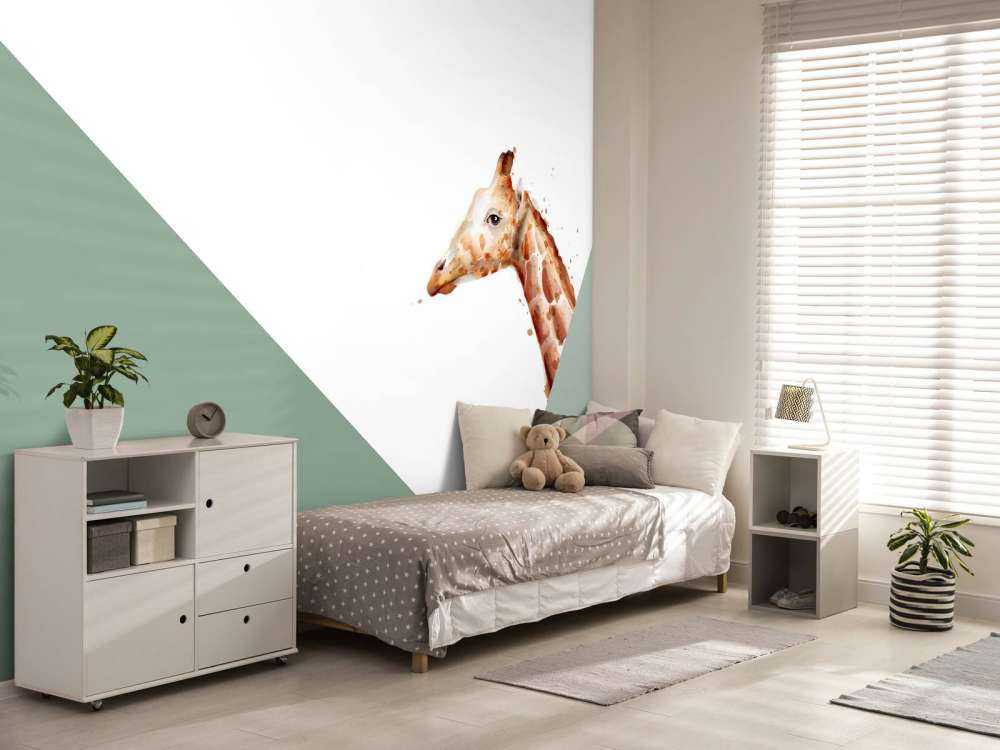 Green triangles with giraffe