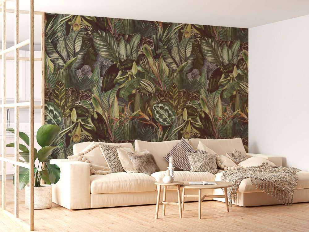 Leopard between the leaves