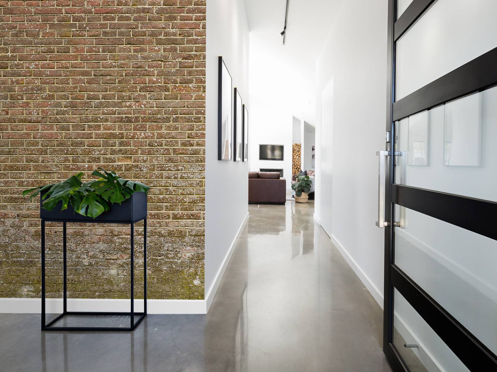 Stone wall with tight jointing