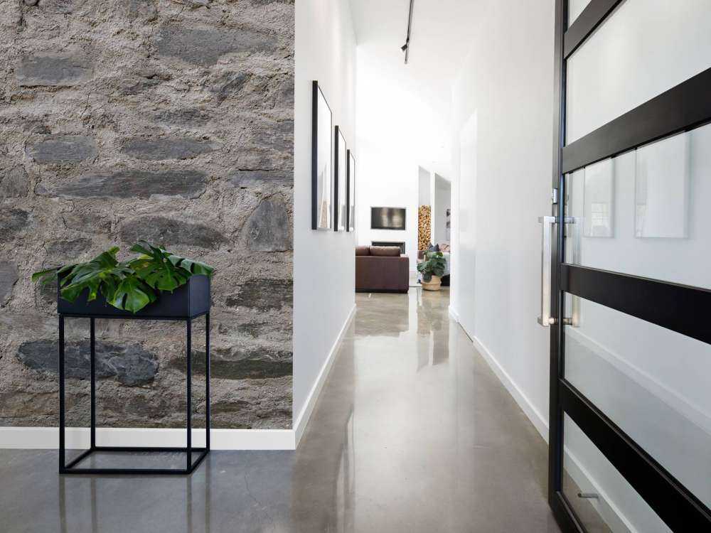 Wall with rough stones