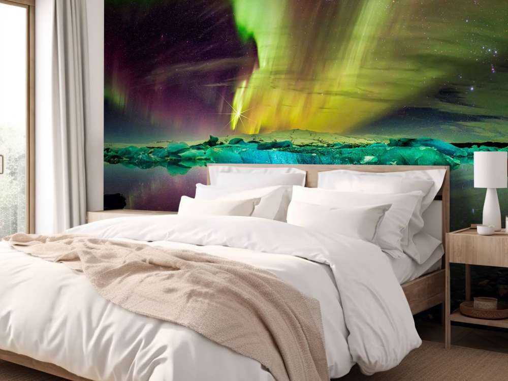 Northern lights in Jökulsárlón