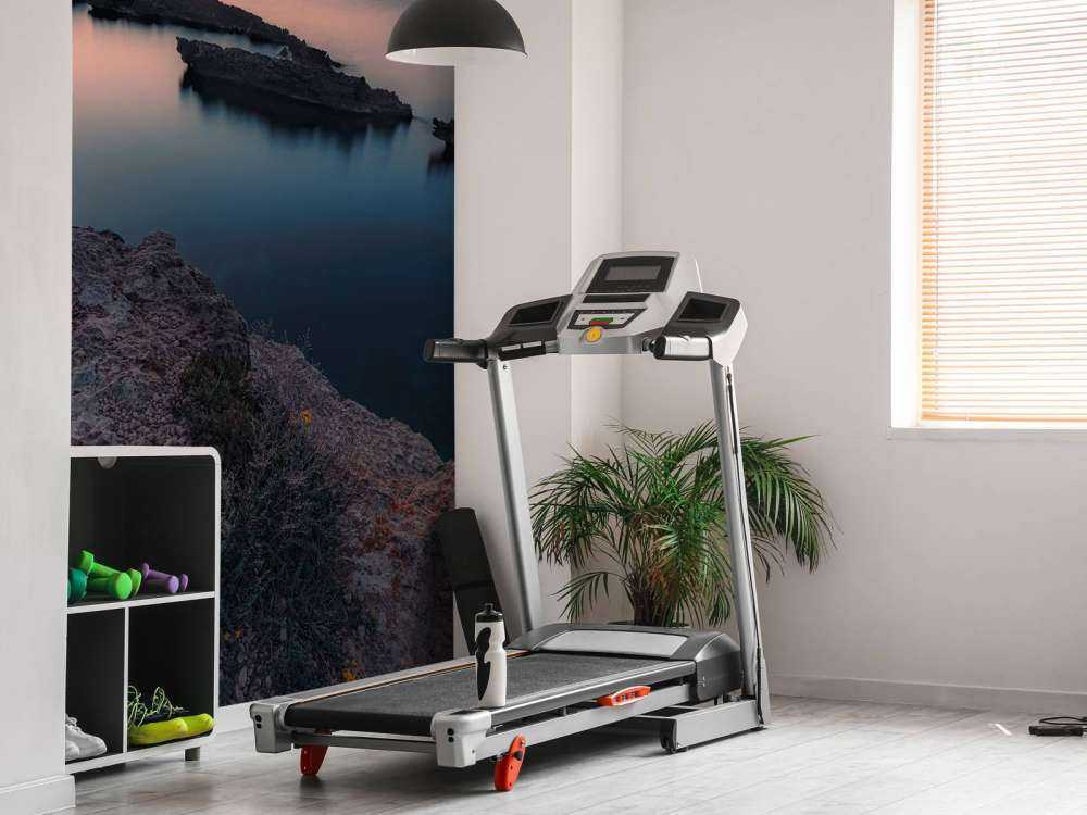 Rustig water met rotsen