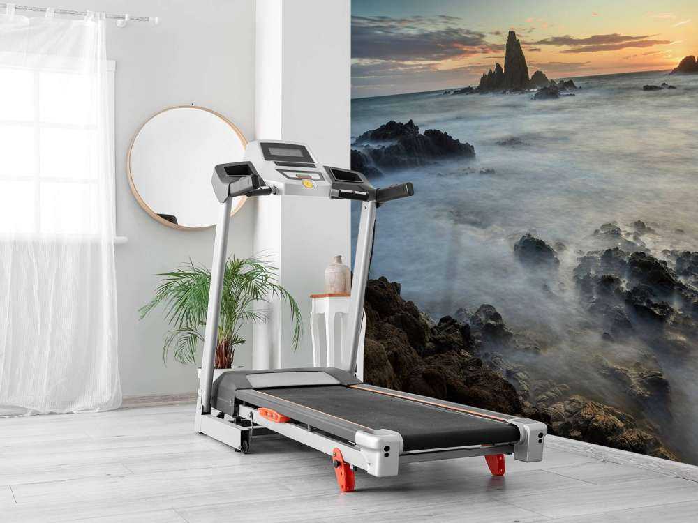 Zonsondergang tussen de rotsen