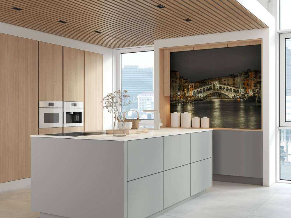 Rialto bridge in the evening