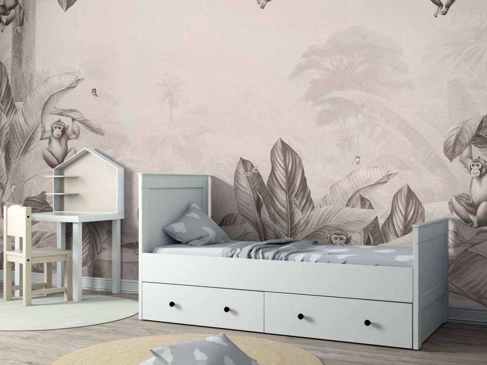 Playful jungle meeting