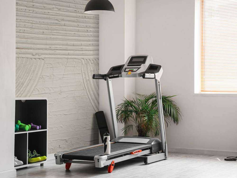 Lines and structures in off white