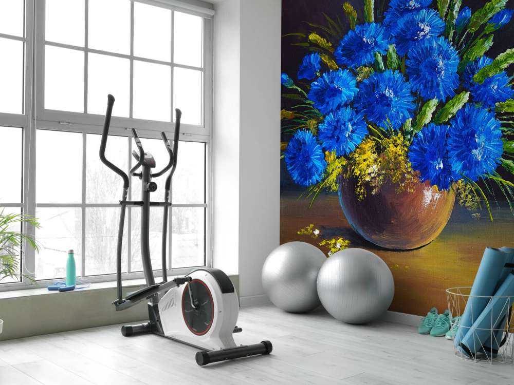 Stilleven van een vaas met blauwe bloemen