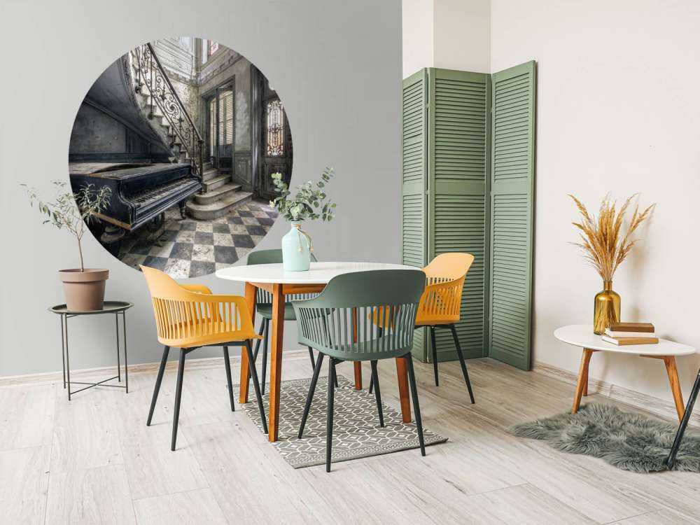 Piano in een verlaten ruimte