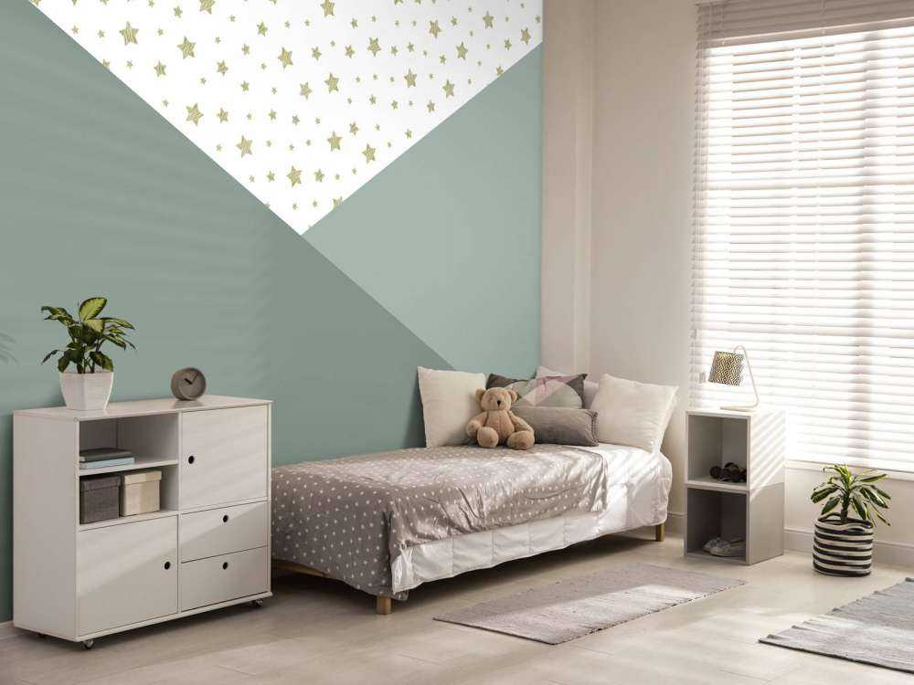 Green triangles with stars