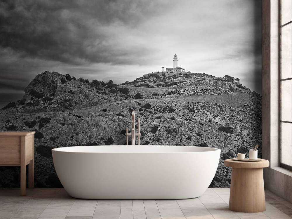 Vuurtoren aan de kust in zwart-wit