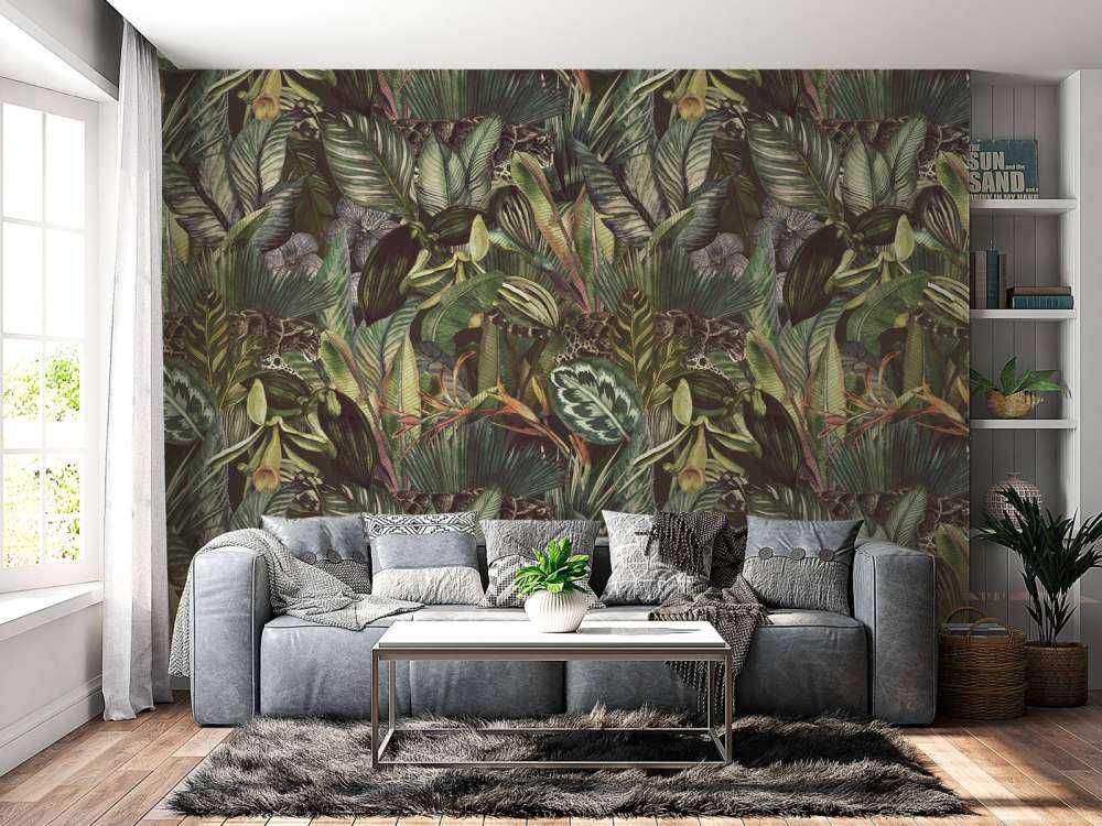 Leopard between the leaves