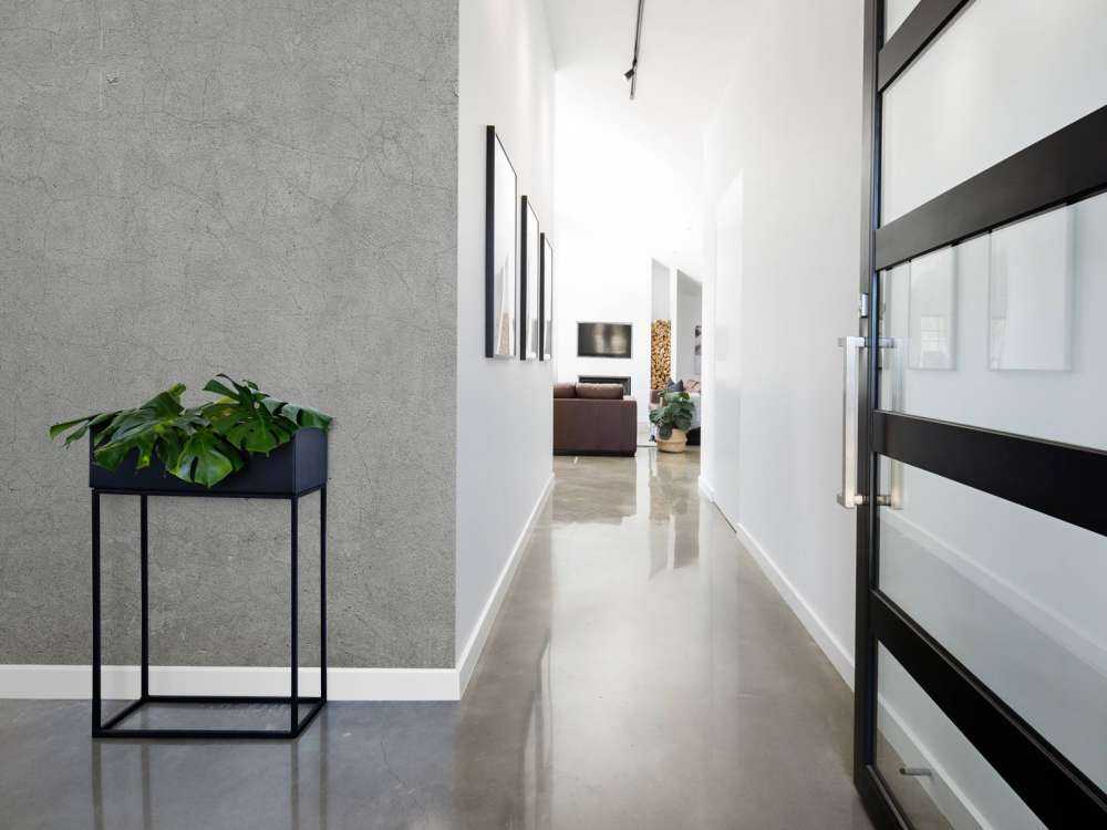 Cracks in old plaster