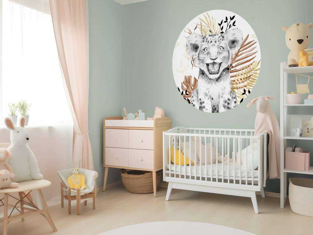 Brown and gold leafed lion cub