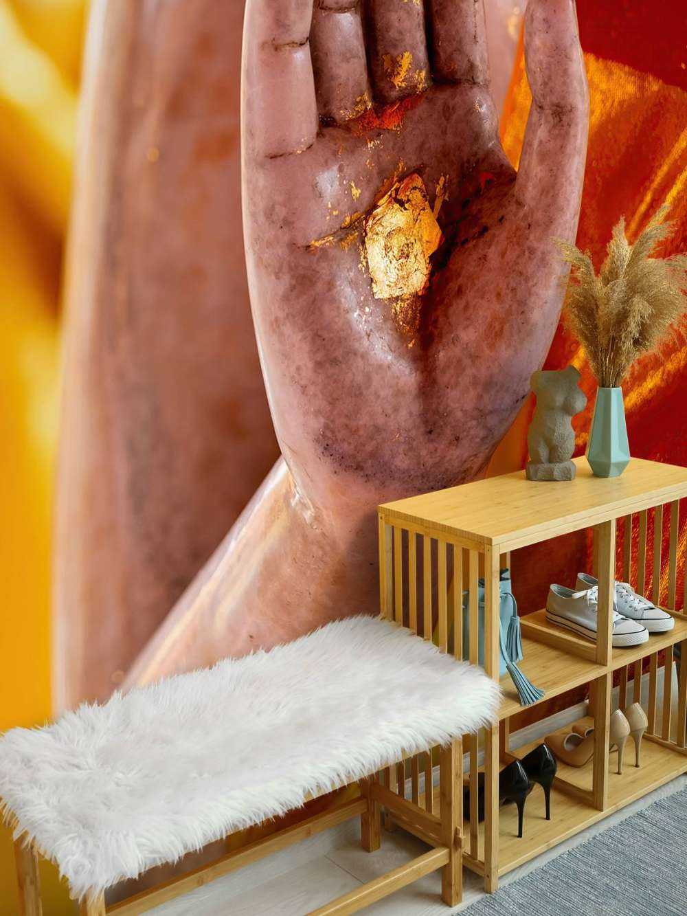 Palm with gold plaque Temple complex Bangkok (Thailand)