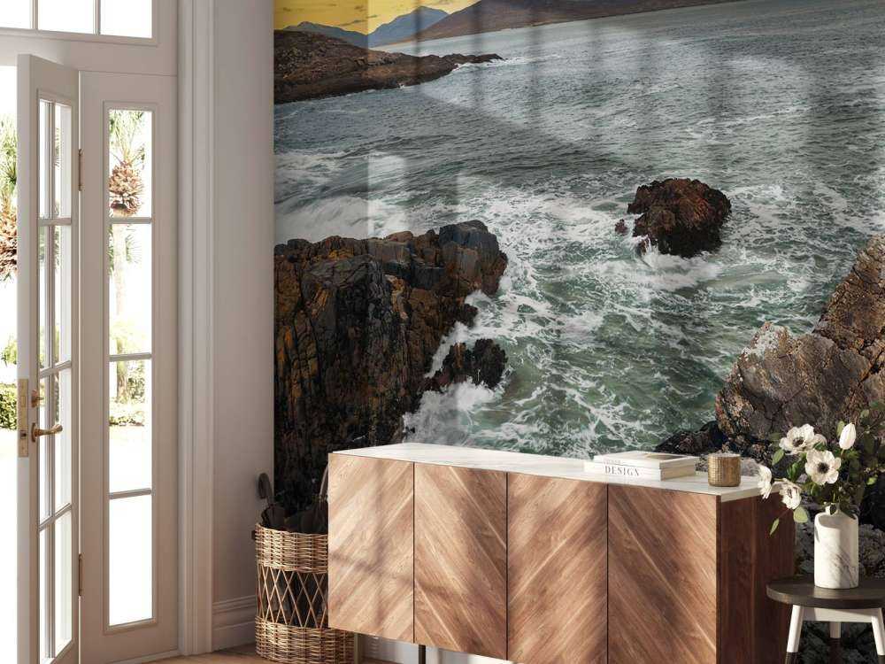 Rotsen langs de kust