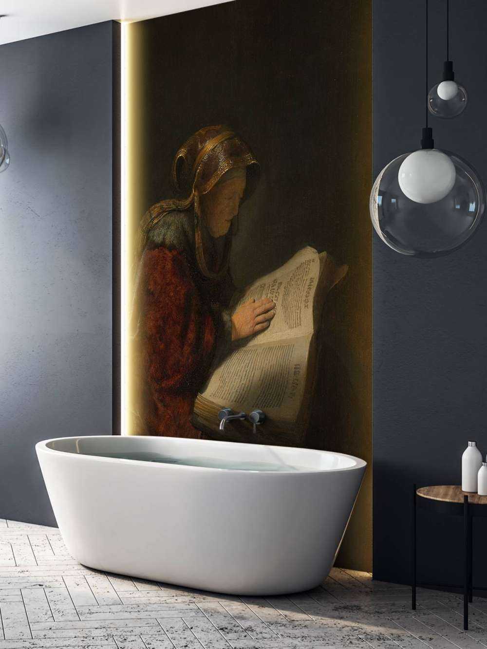 Oude lezende vrouw