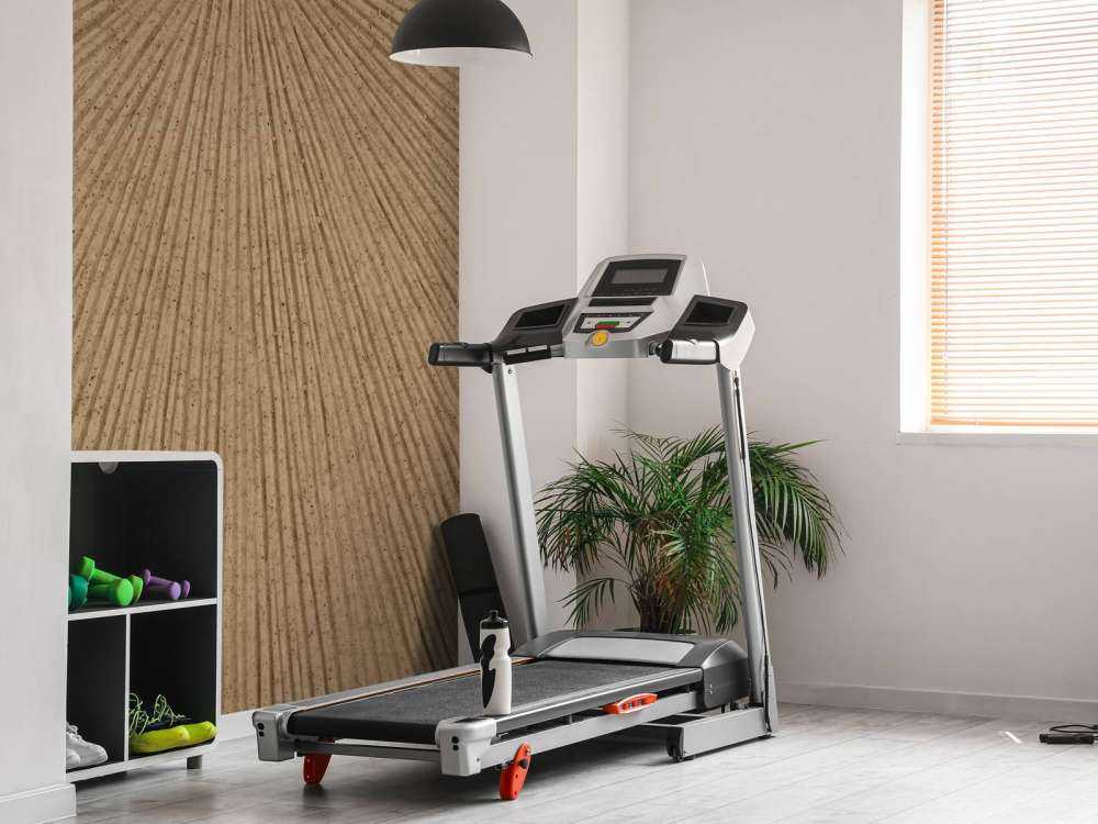 Structure with lines in gold brown