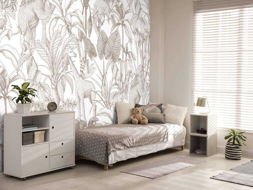 Animals between palm trees taupe