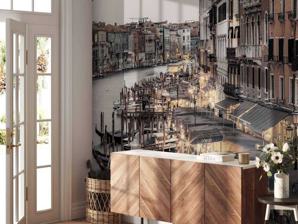 The big canal at night