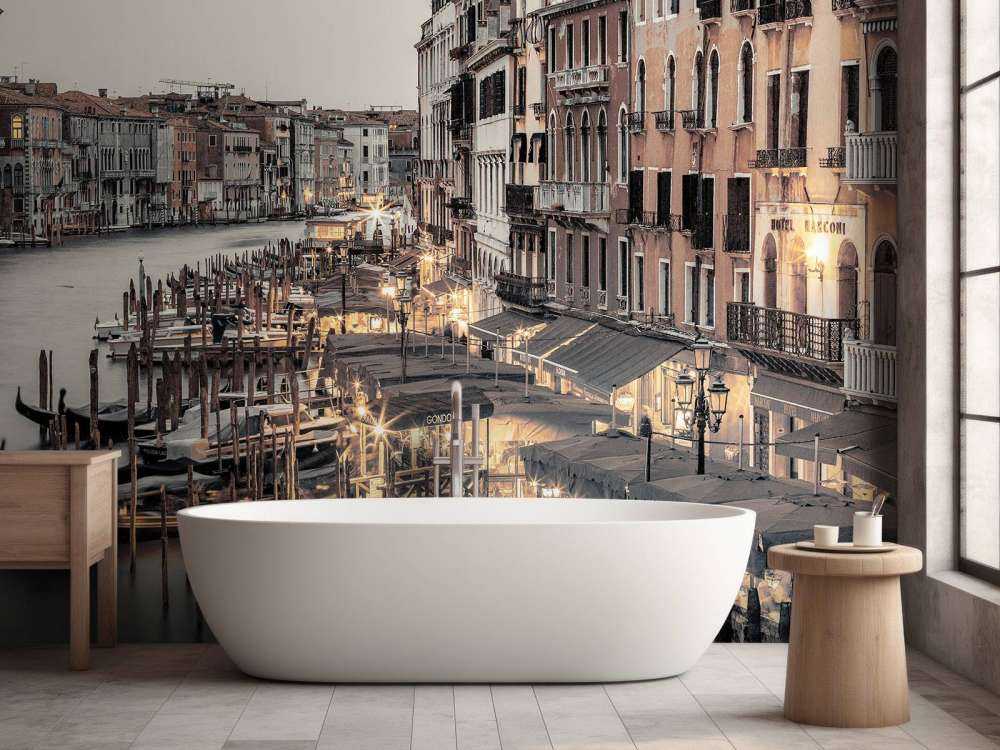 The big canal at night