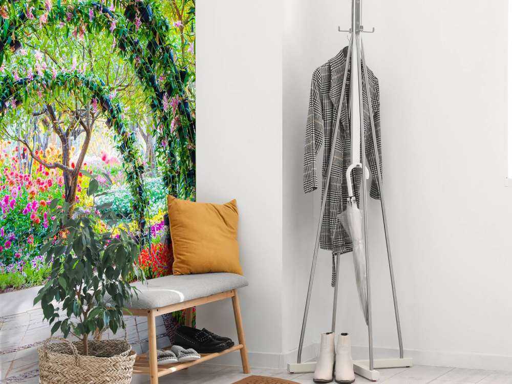 Bloemenbogen in een parkje