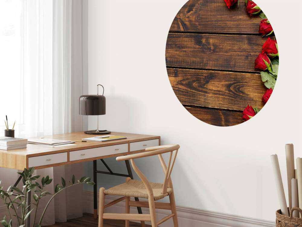 Red&#x20;roses&#x20;on&#x20;wood