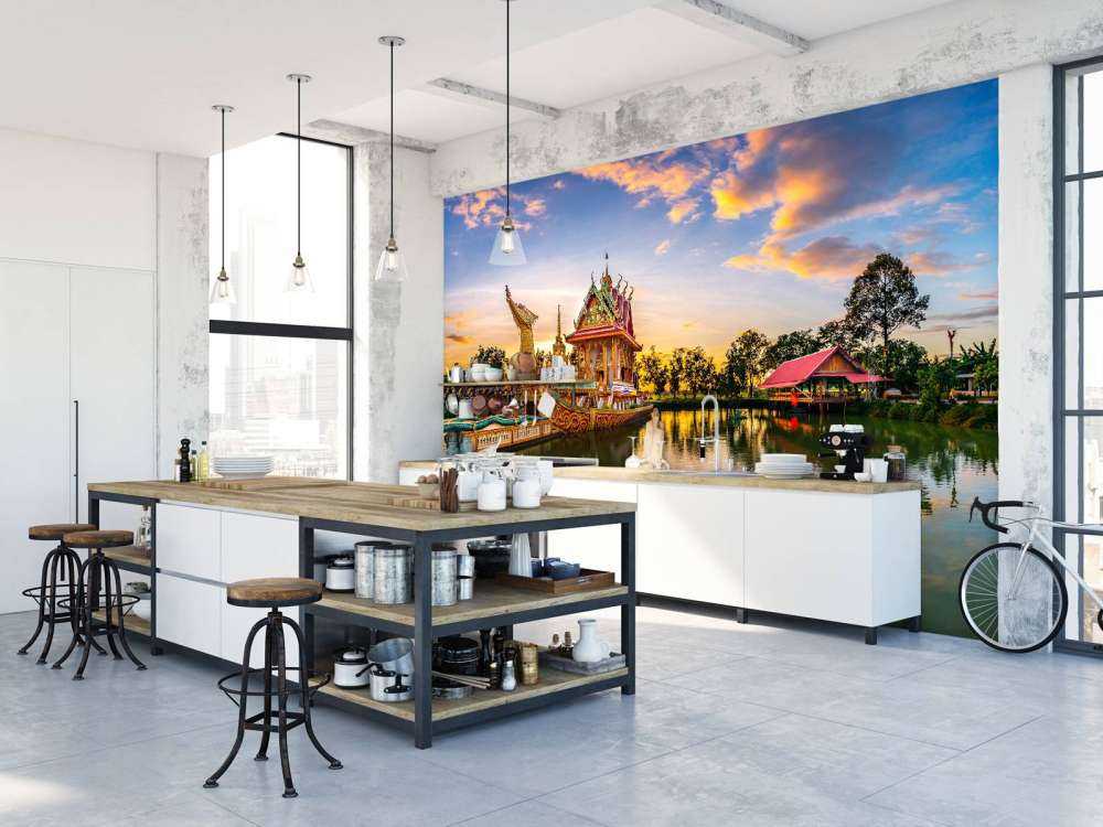 Huge Thai Suphannahong