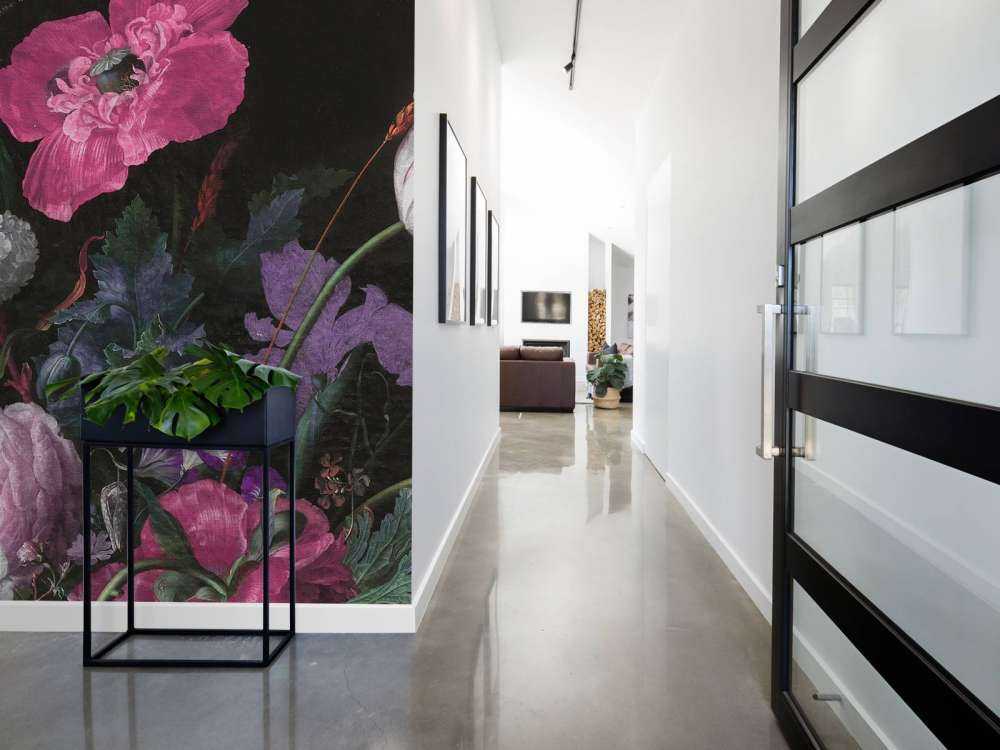 Baroque flowers still life - moody pink