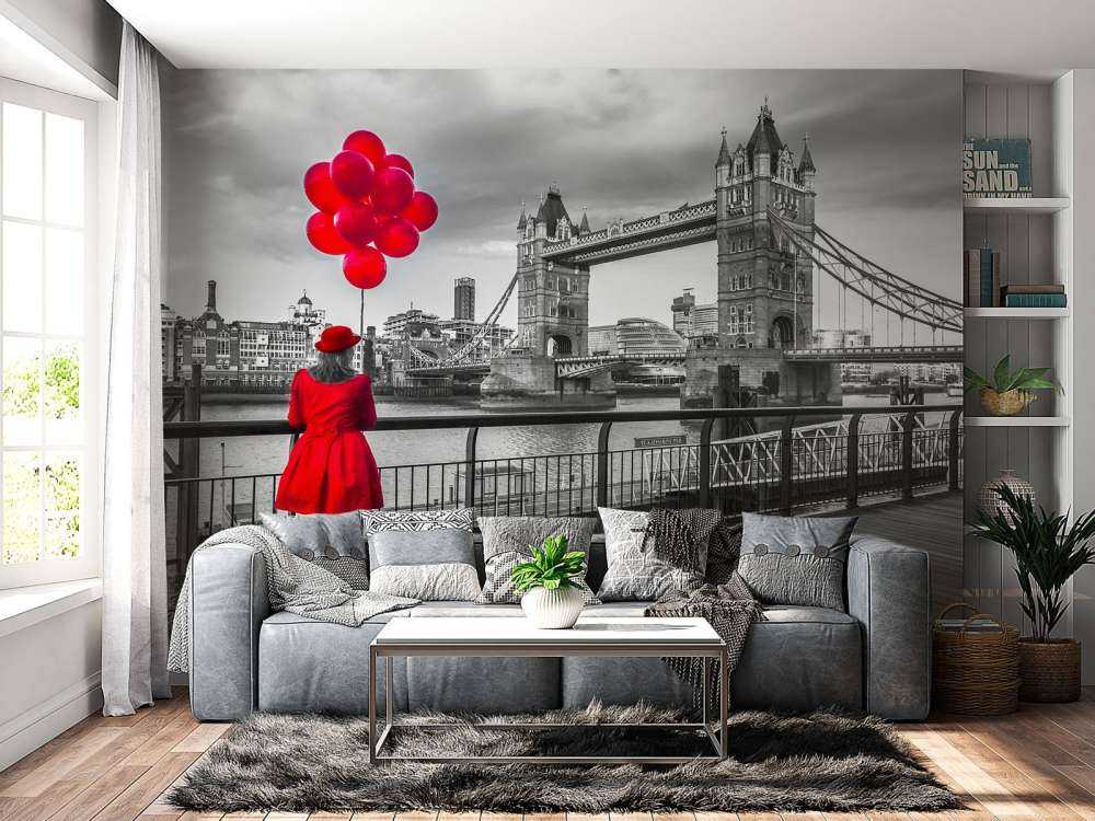 Woman at the tower bridge