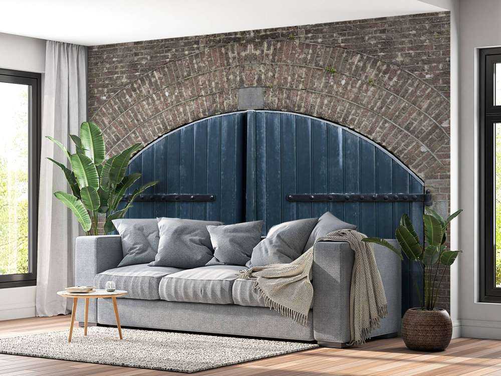 Bakstenen muur met blauwe deuren