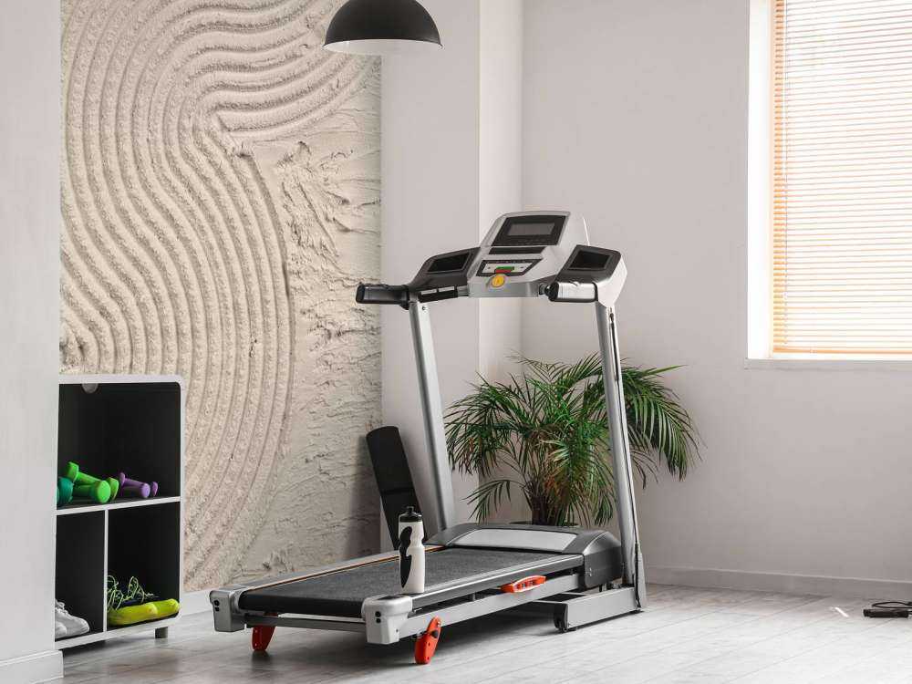 Organic lines and structures hem in linen