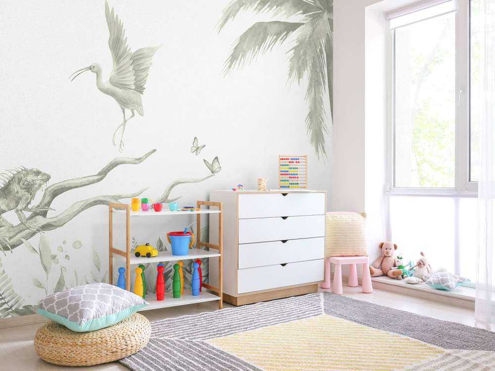 Branch with jungle animals in green