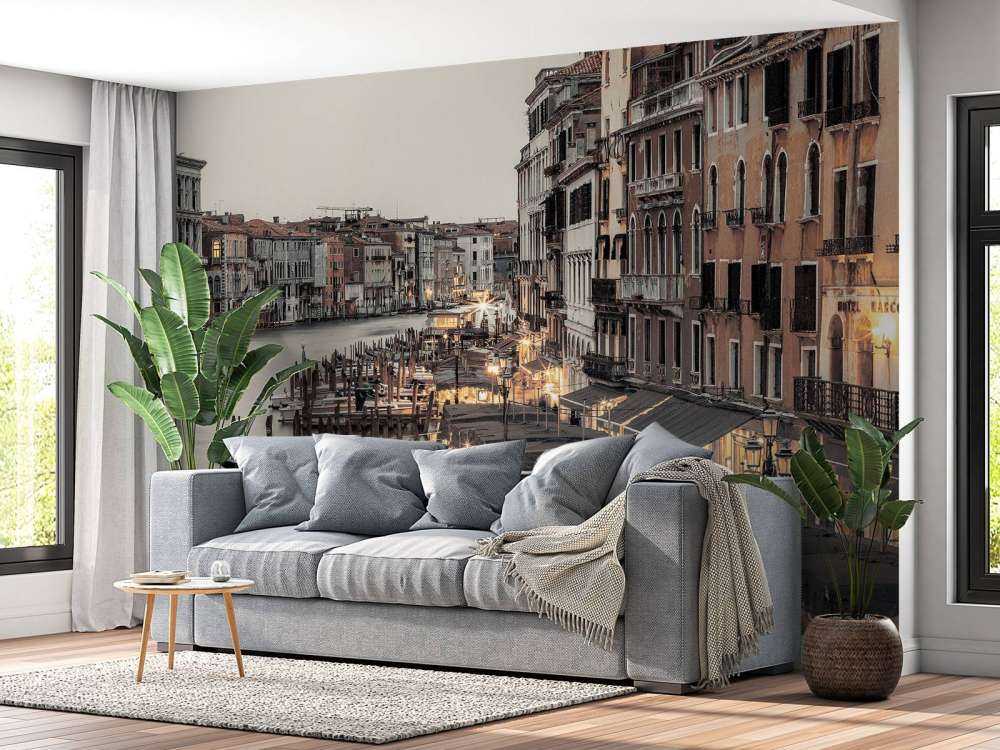 The big canal at night