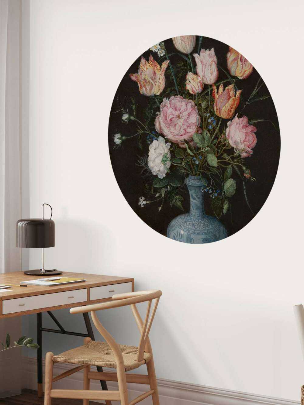 Wan-Li vase with flowers