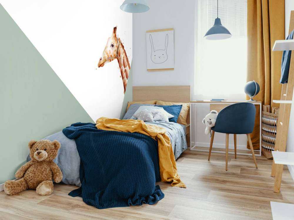 Green triangles with giraffe