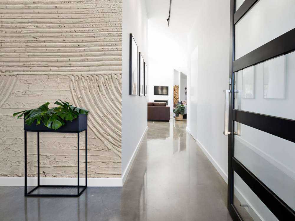 Lines and structures in linen