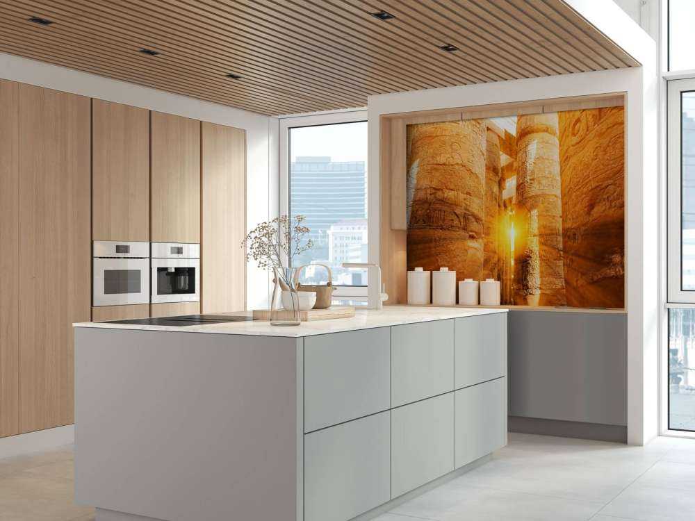 Sun through the ruins