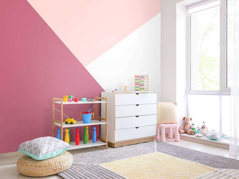 Triangles in pink shades