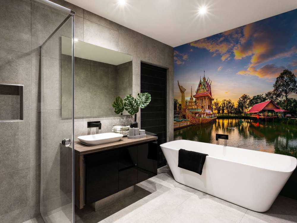 Huge Thai Suphannahong